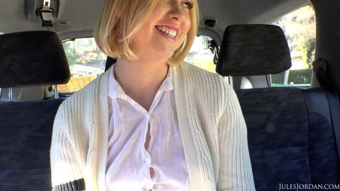 Blonde ado aime sucer et chevaucher une bite