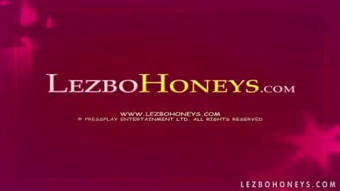 Infirmière lesbienne examine la chatte de Taylor