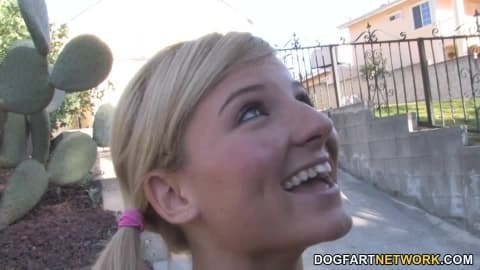 Alexandra et Casey baisent dans un beeg black