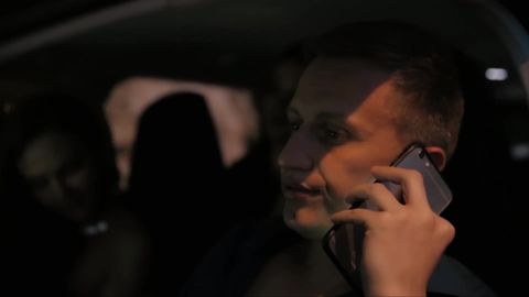 Reverse gangbang avec partage de sperme