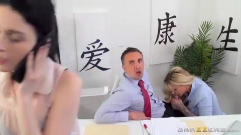 La secrétaire Ryan Conner est une salope