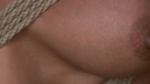 Elle adore faire du BDSM pour Pornoplus