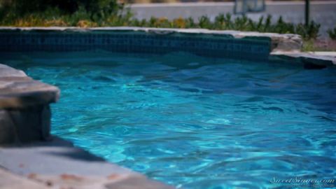 Sœur excitée chevauche la bite de son beau-frère