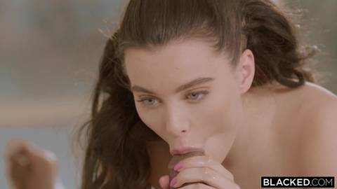 Une grosse bite black dans le cul de Lana Rhodes