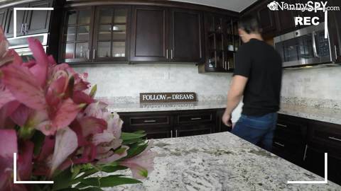 Cette blonde avait besoin de son gode