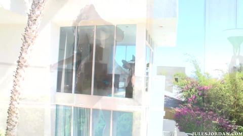 Ava Addams s&rsquo;occupe de ses seins