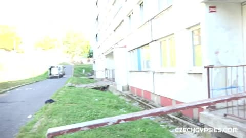 Sexe oral avec une brune gitane