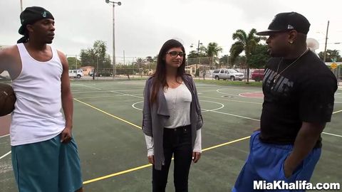 Mia Khalifa dans le porno le plus chaud de Beurette