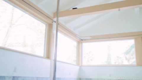 Belle Chatte Poilue s&rsquo;amuse bien avec Manuel