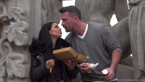 Canela Skin sodomisée à Paris par Manu