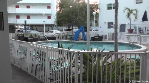 Porno Black bouillant pour cette suceuse