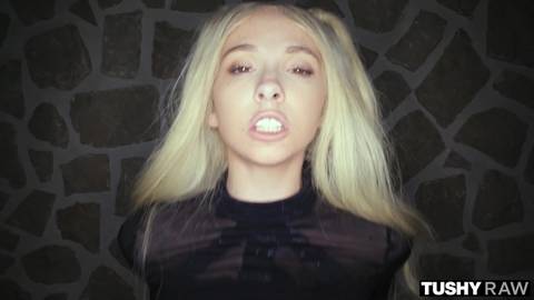 Mettre la bite dans le cul de Kenzie Reeves est le rêve du mec