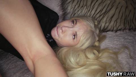 Mettre la bite dans le cul de Kenzie Reeves est le rêve du mec