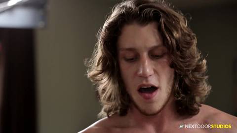 Se fait enculer par un autre gay sexy