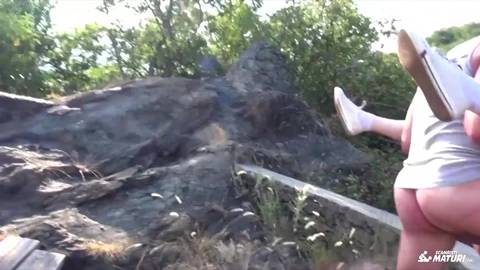 Perfect Girls italienne baise en randonnée