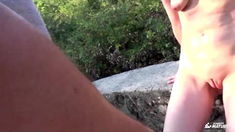 Perfect Girls italienne baise en randonnée