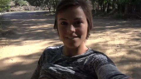 Sexemodel française se doigte avec une banane