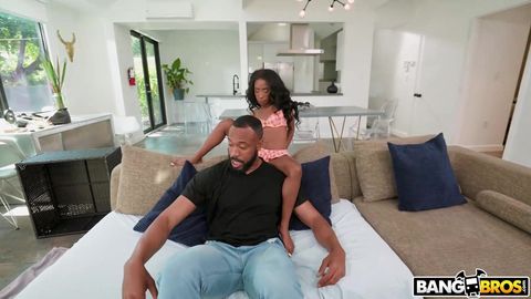 Large queue Xxx Black dans le cul de l&rsquo;ebony