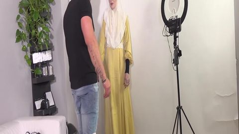 Luisa Star se fait baiser brutalement par une grosse bite musulmane raide