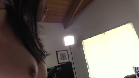 Fille reçoit une bite dans le film pornoplus