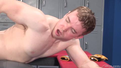 Film porno gay gratuit dans les vestiaires