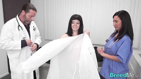 Lécher la chatte de sa patiente Downblouse