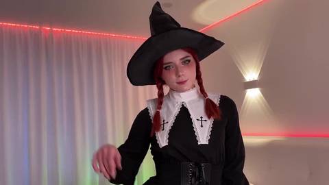 Jeune fille en costume de sorcière pour un creampie anale