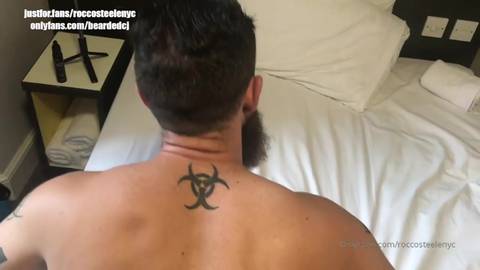 Beeg mature mec se fait baiser par Rocco