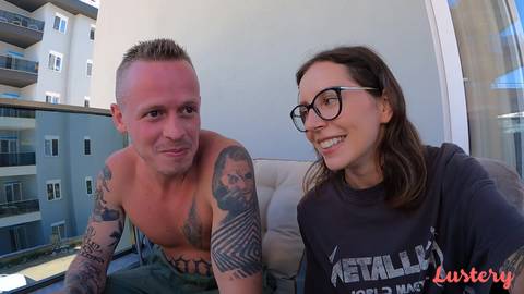 Mec se fait public blowjob dans la voiture