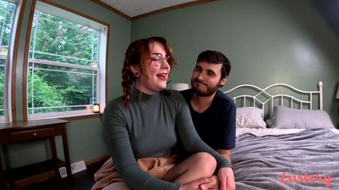 Ce couple enregistre leur sextape maison en commençant par un cunnilingus !