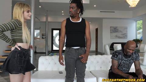 Evie Christian gothique dans un trio avec deux BBC