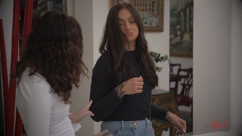 April Olsen et Leana Lovings se masturbent avec envie et plaisir