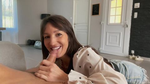 Pour cette milf française le goût de bite lui donne envie de sexe