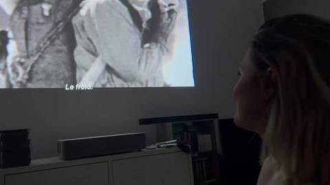 Française aux grands nichons baise et avale la bite de son mec