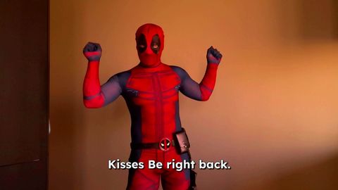 Wolverine baise la femme de Deadpool et gicle dans sa bouche