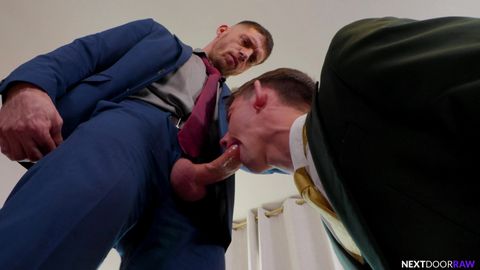 Ty Roderick baise la gorge profond de Zane Kazan